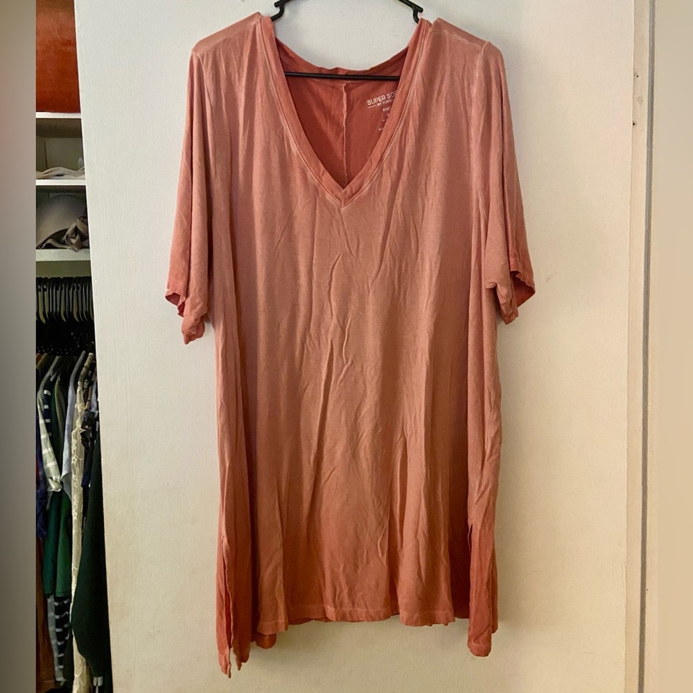 Torrid Super Soft Vneck Tee size 4